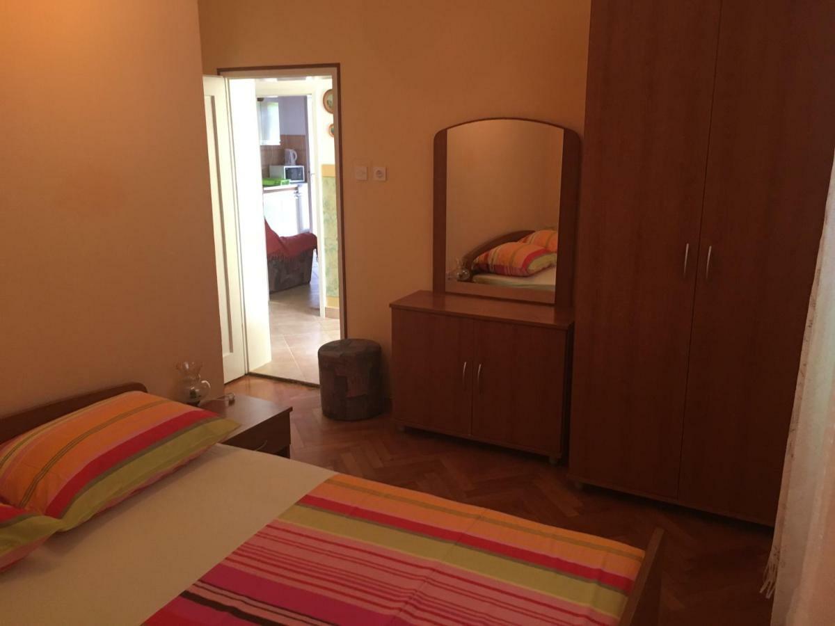 Apartments Ankica Kampor Екстер'єр фото