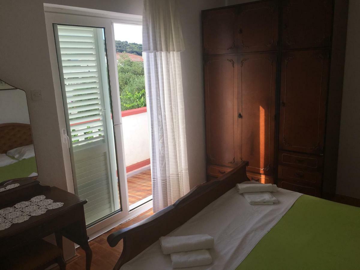 Apartments Ankica Kampor Екстер'єр фото